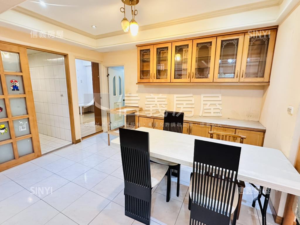 景安捷運３房平面車位房屋室內格局與周邊環境