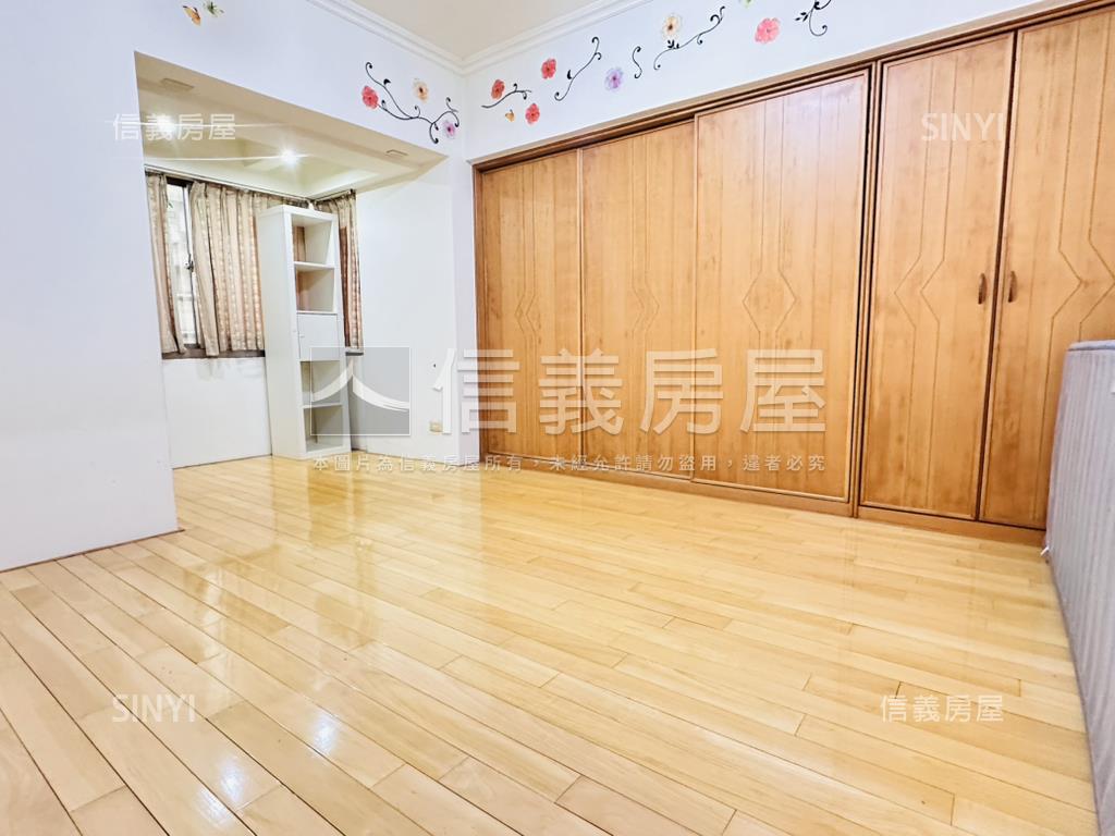 景安捷運３房平面車位房屋室內格局與周邊環境