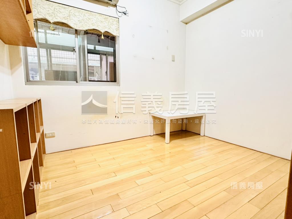 景安捷運３房平面車位房屋室內格局與周邊環境