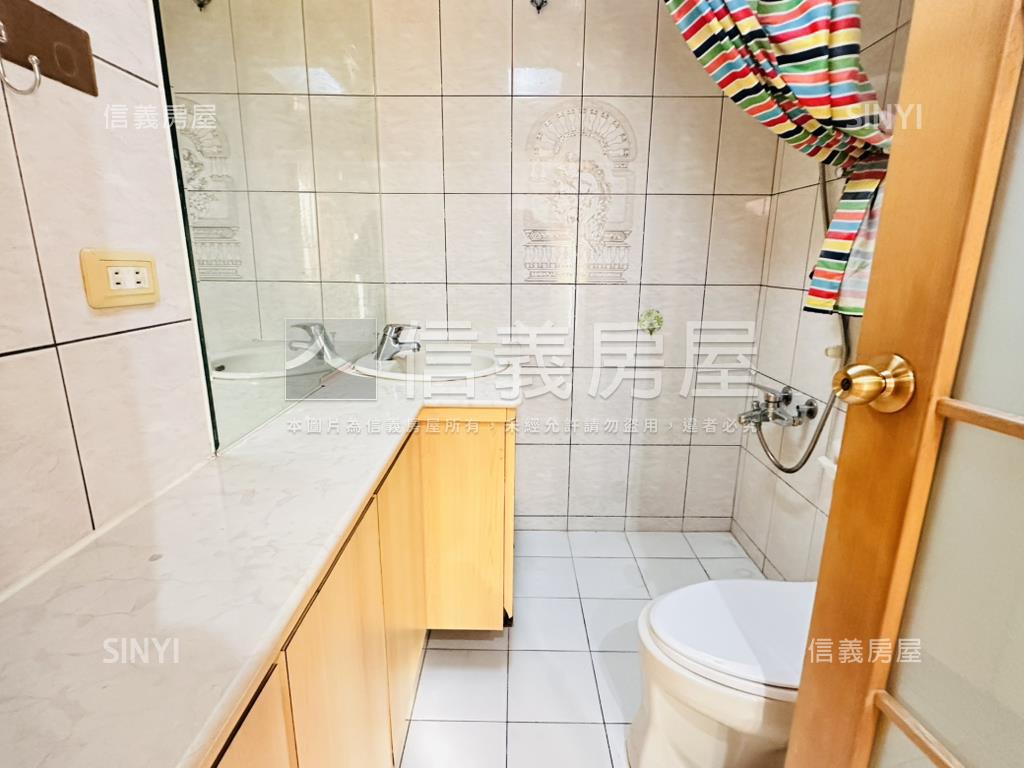 景安捷運３房平面車位房屋室內格局與周邊環境