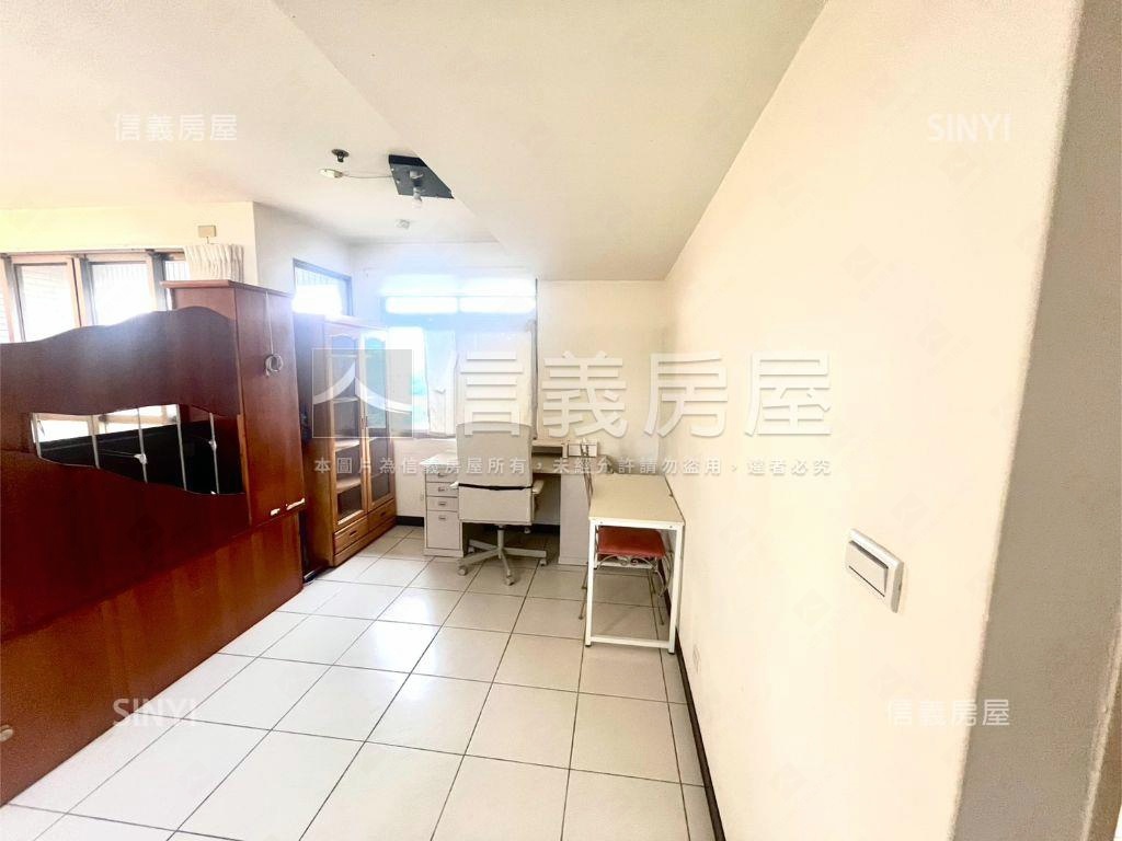 美！東方山河３＋１車位房屋室內格局與周邊環境