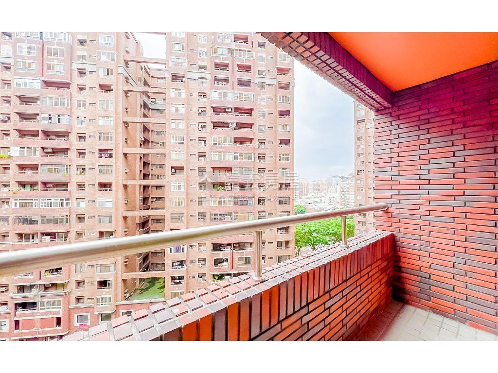 文心路經典美三房房屋室內格局與周邊環境