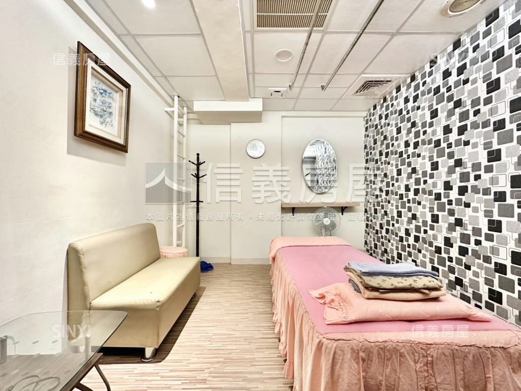 中國醫約５米面寬裝潢金店房屋室內格局與周邊環境