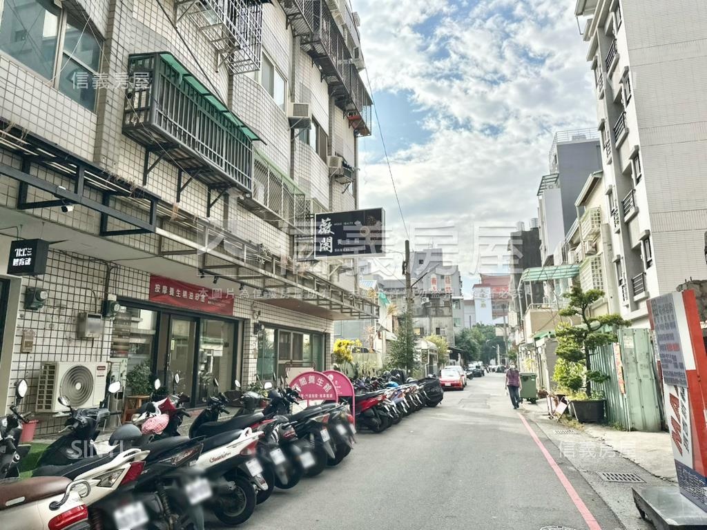 中國醫約５米面寬裝潢金店房屋室內格局與周邊環境