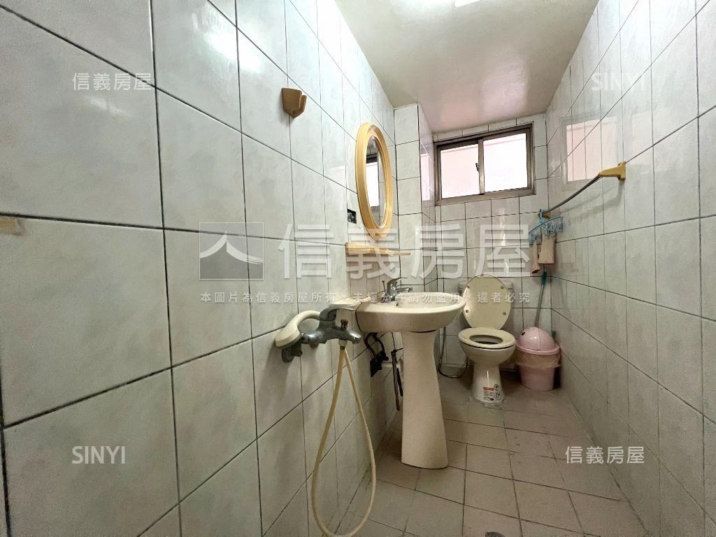 新市國中旁稀有店面透天房屋室內格局與周邊環境