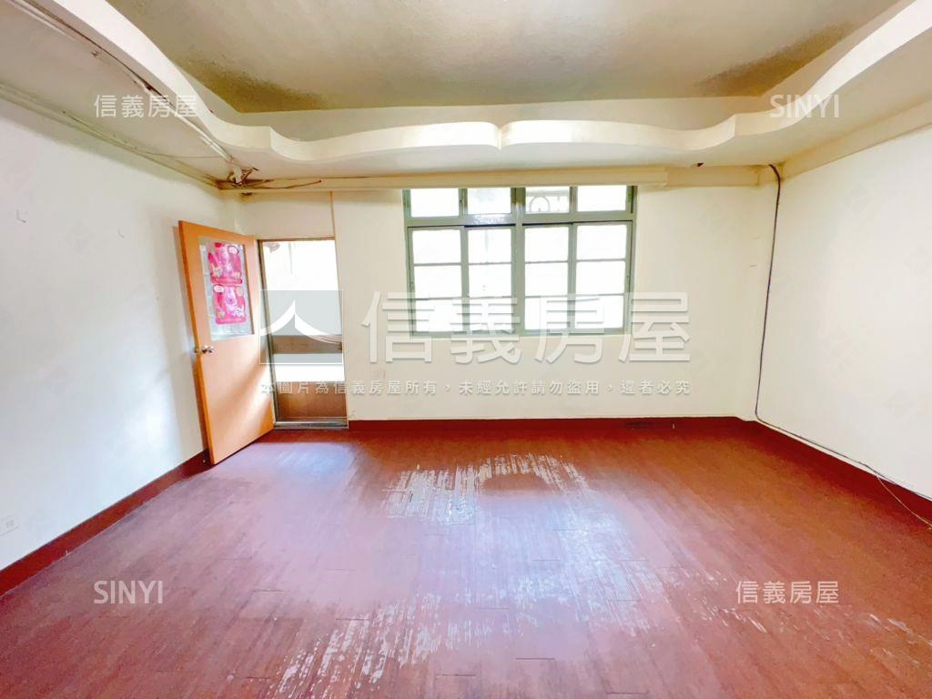 近南京三民邊間採光公寓房屋室內格局與周邊環境