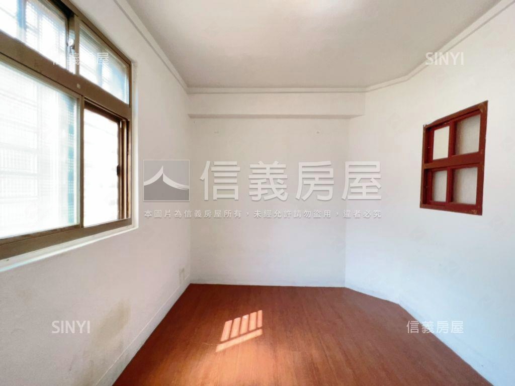 近南京三民邊間採光公寓房屋室內格局與周邊環境