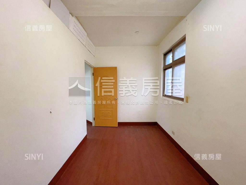 近南京三民邊間採光公寓房屋室內格局與周邊環境