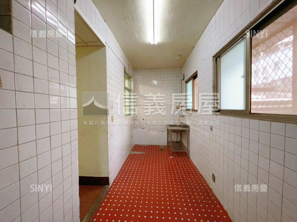 近南京三民邊間採光公寓房屋室內格局與周邊環境