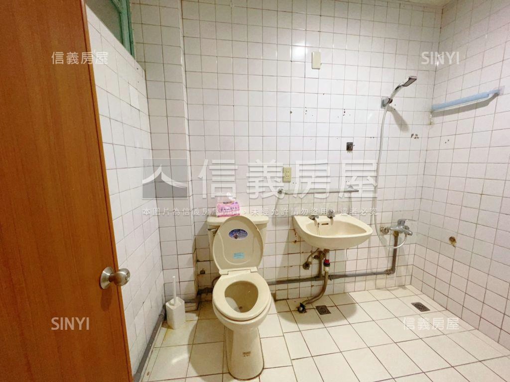 近南京三民邊間採光公寓房屋室內格局與周邊環境