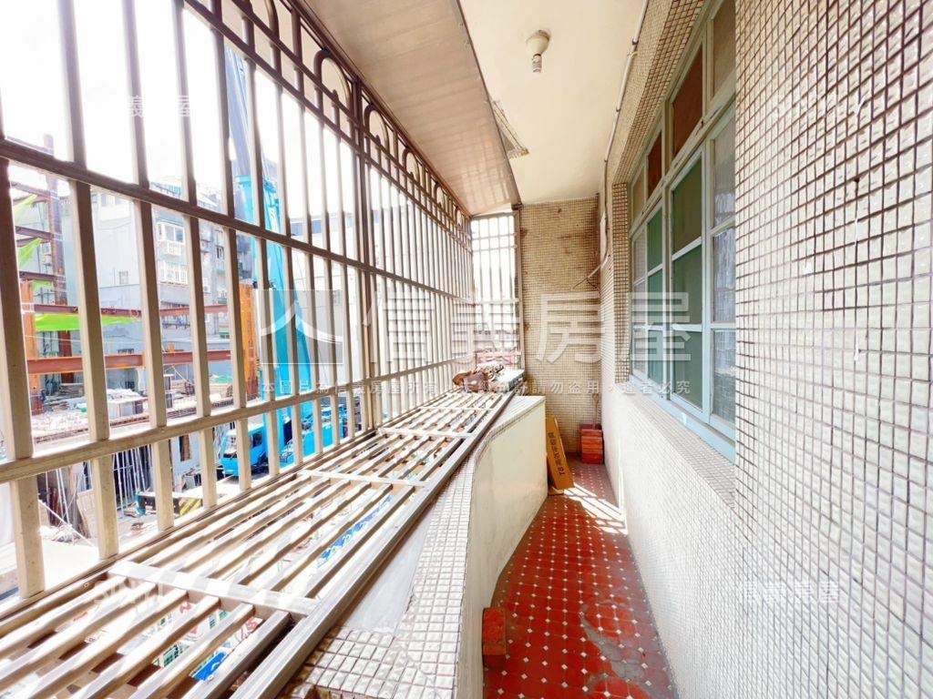 近南京三民邊間採光公寓房屋室內格局與周邊環境