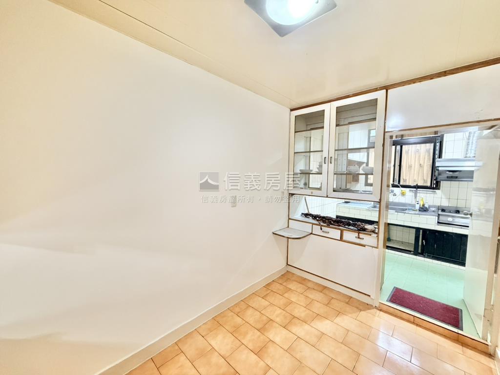 近環球一層一戶邊間大空間房屋室內格局與周邊環境
