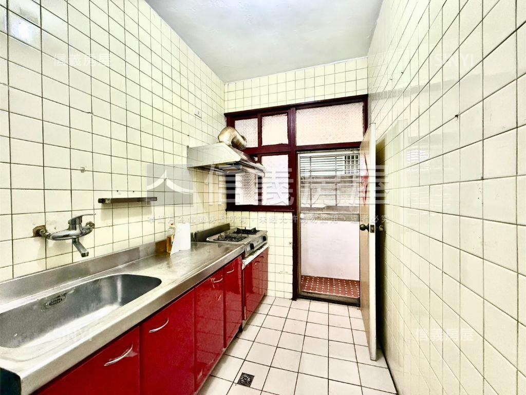 安康方正採光大空間房屋室內格局與周邊環境