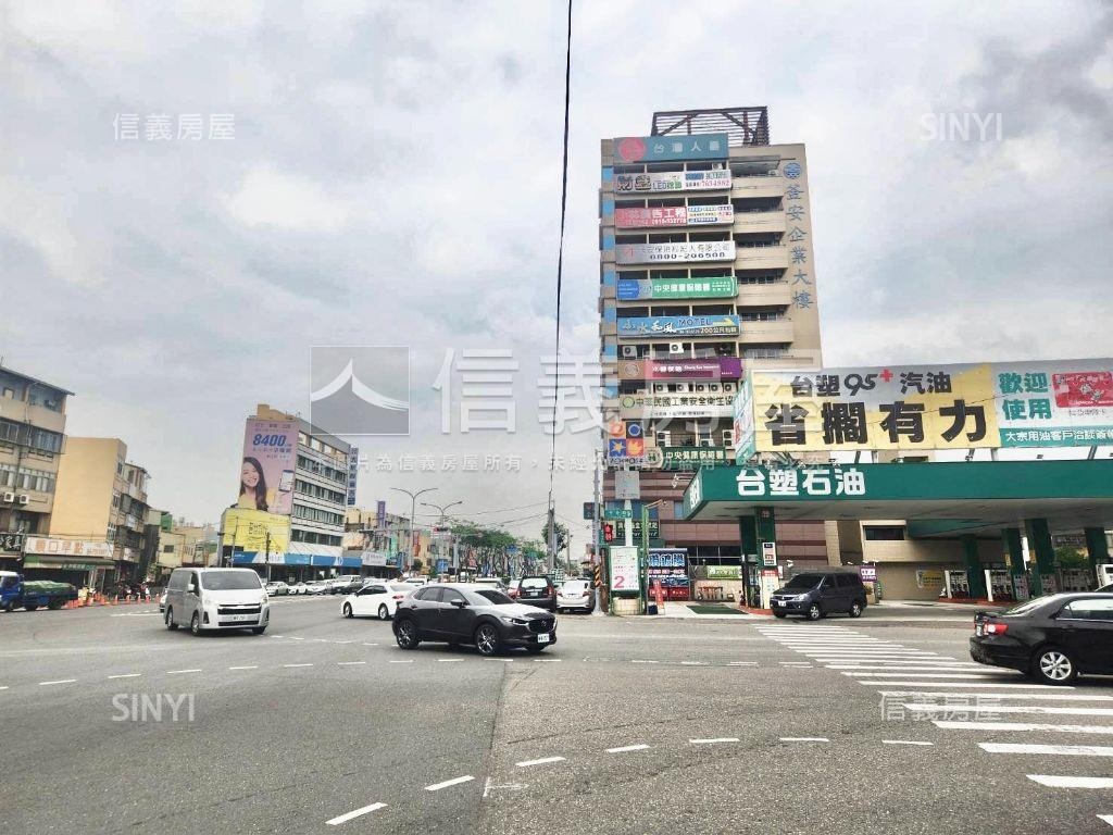 中華西路大面寬金店面房屋室內格局與周邊環境