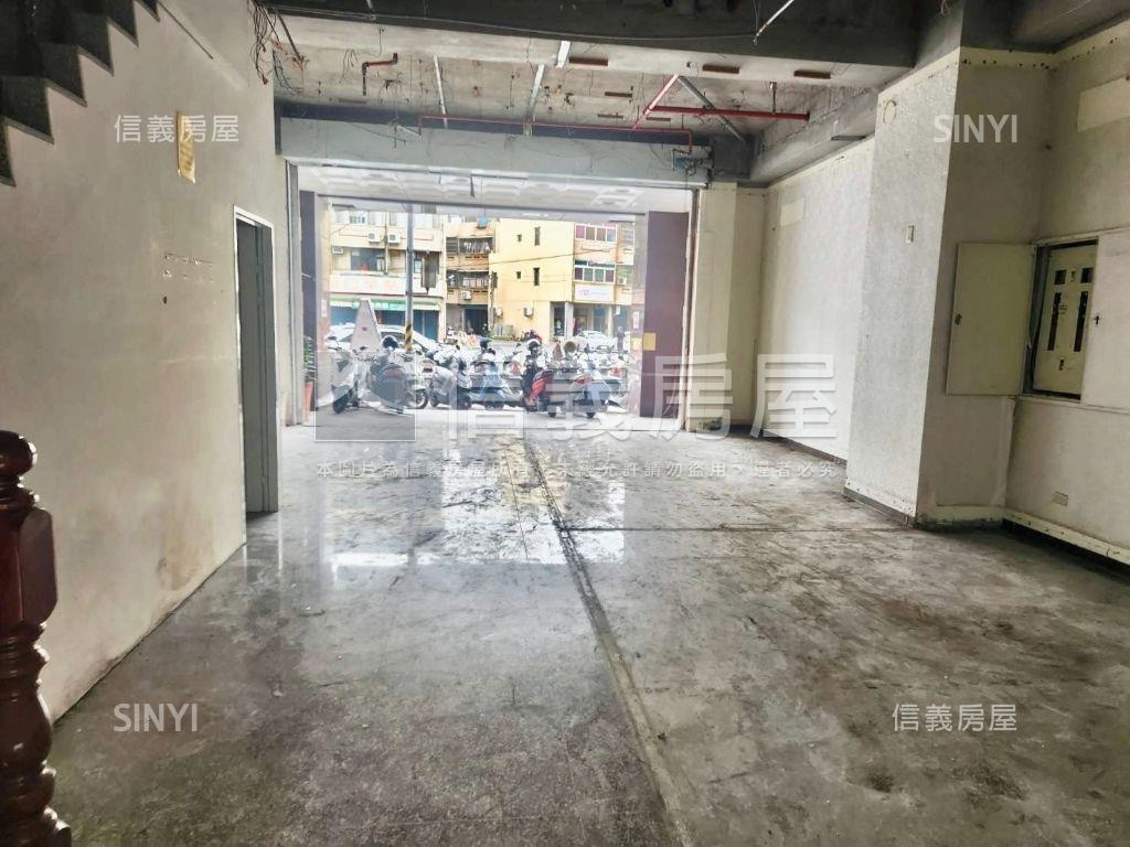 中華西路大面寬金店面房屋室內格局與周邊環境