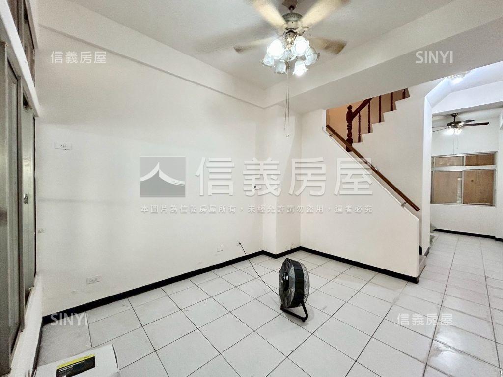 凱旋大地前院停車透天房屋室內格局與周邊環境