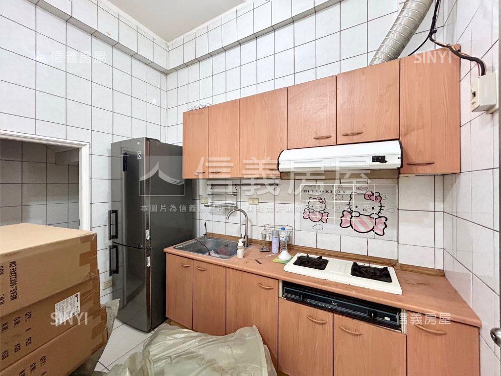 凱旋大地前院停車透天房屋室內格局與周邊環境