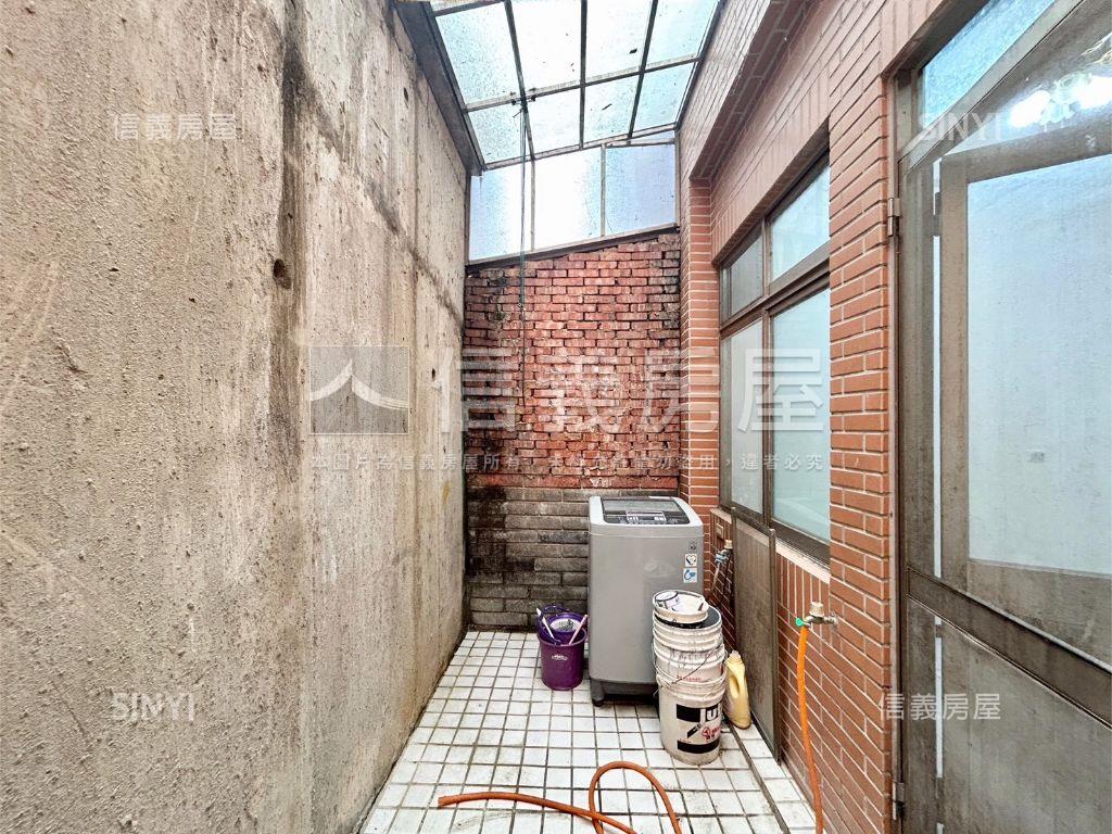 凱旋大地前院停車透天房屋室內格局與周邊環境