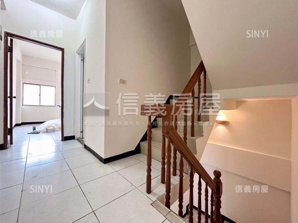 凱旋大地前院停車透天房屋室內格局與周邊環境