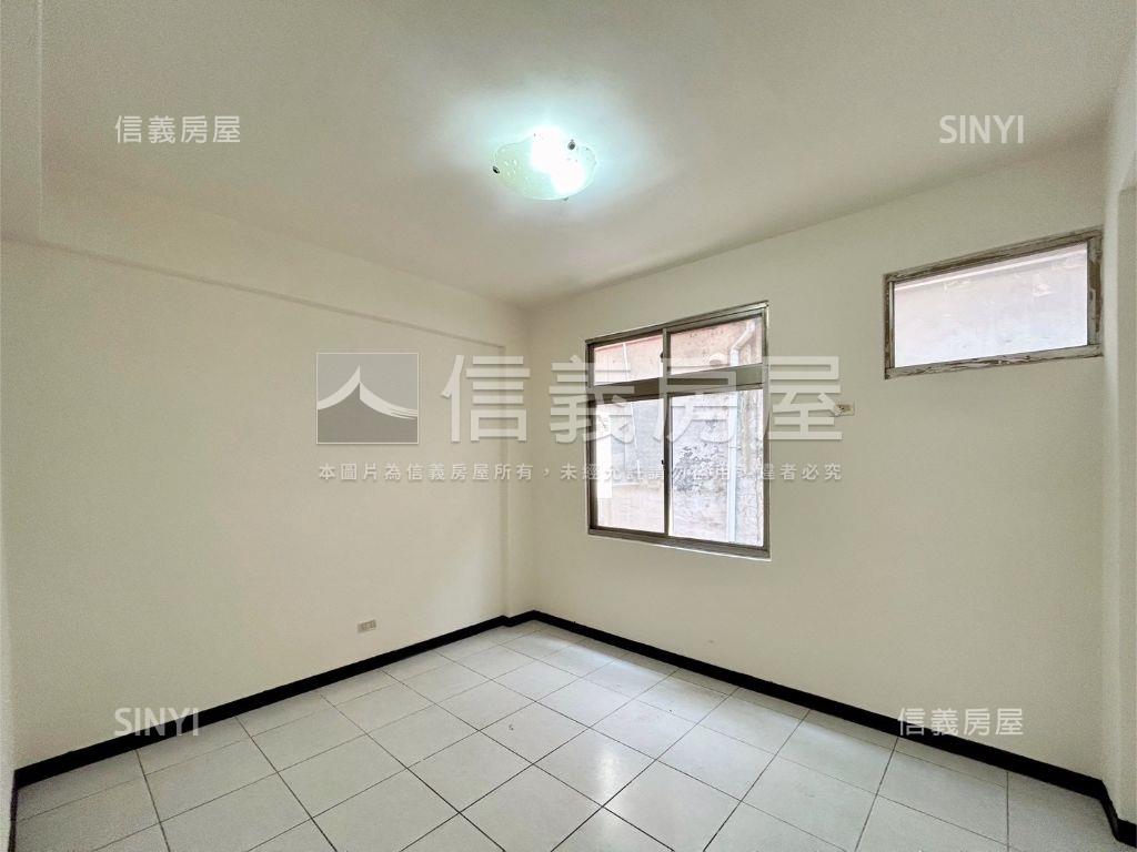 凱旋大地前院停車透天房屋室內格局與周邊環境