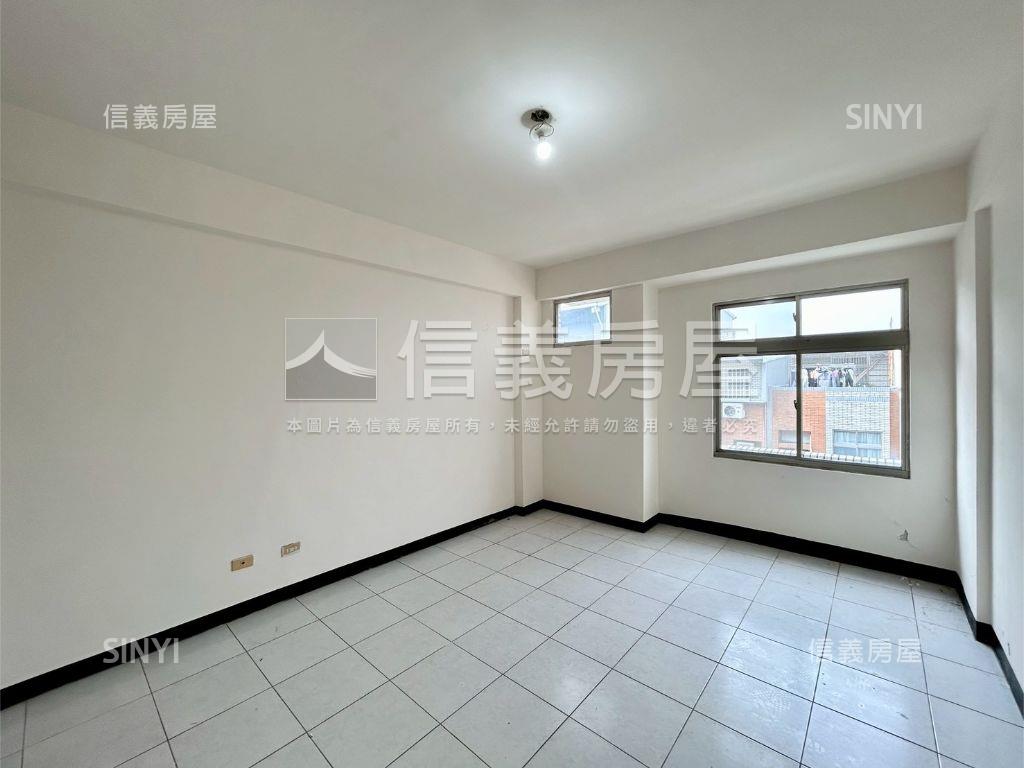 凱旋大地前院停車透天房屋室內格局與周邊環境