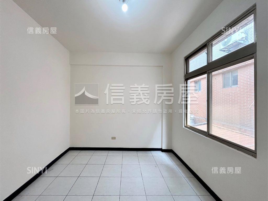 凱旋大地前院停車透天房屋室內格局與周邊環境