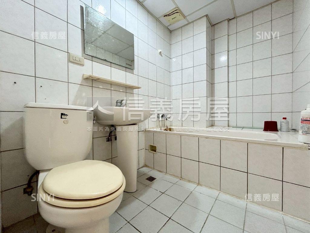 凱旋大地前院停車透天房屋室內格局與周邊環境