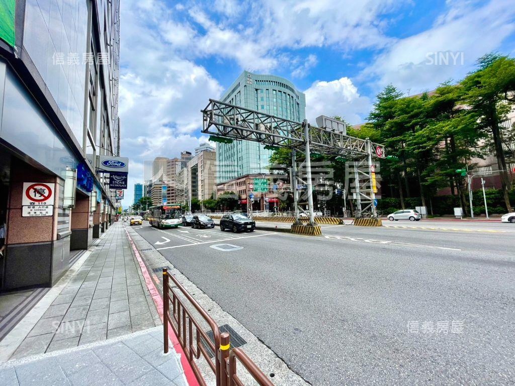 信義市府★大隱青后１１樓房屋室內格局與周邊環境