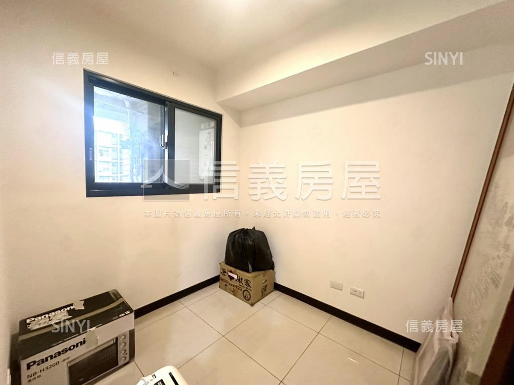 榮耀高樓層兩房平面車位房屋室內格局與周邊環境