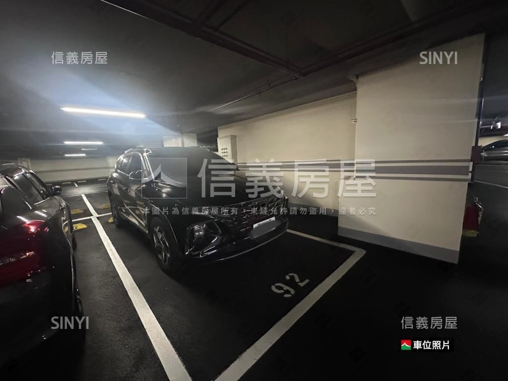 榮耀高樓層兩房平面車位房屋室內格局與周邊環境