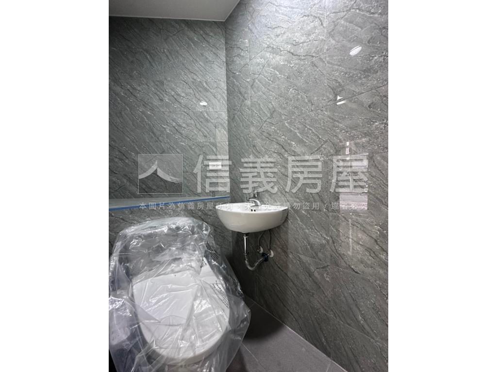 英倫公園Ω稀有金店面房屋室內格局與周邊環境