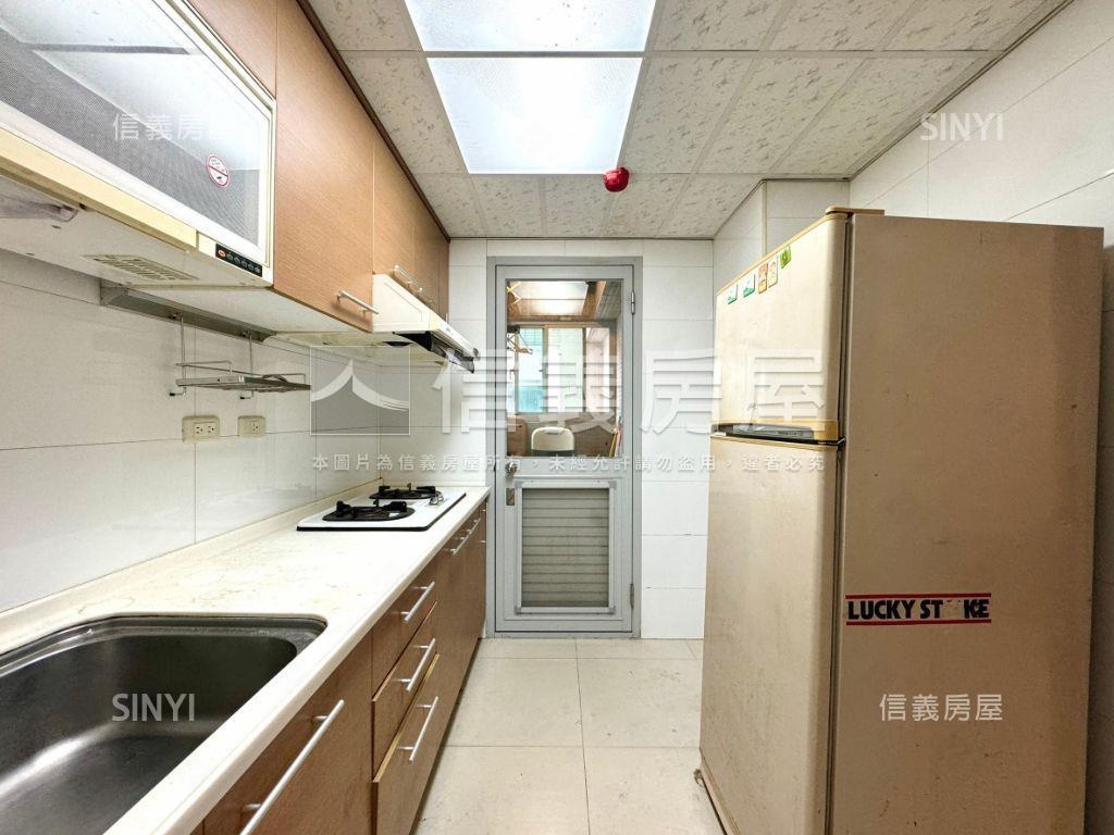 大英博物館．面校園四房房屋室內格局與周邊環境
