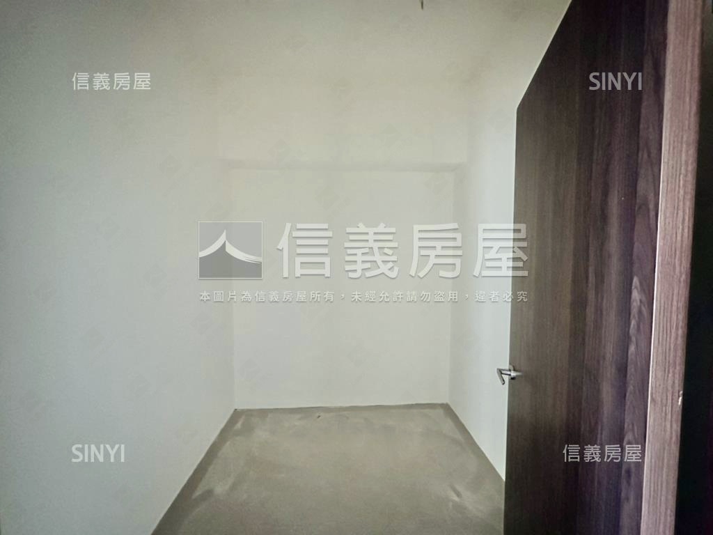 御景高坪效三房全新落成房屋室內格局與周邊環境