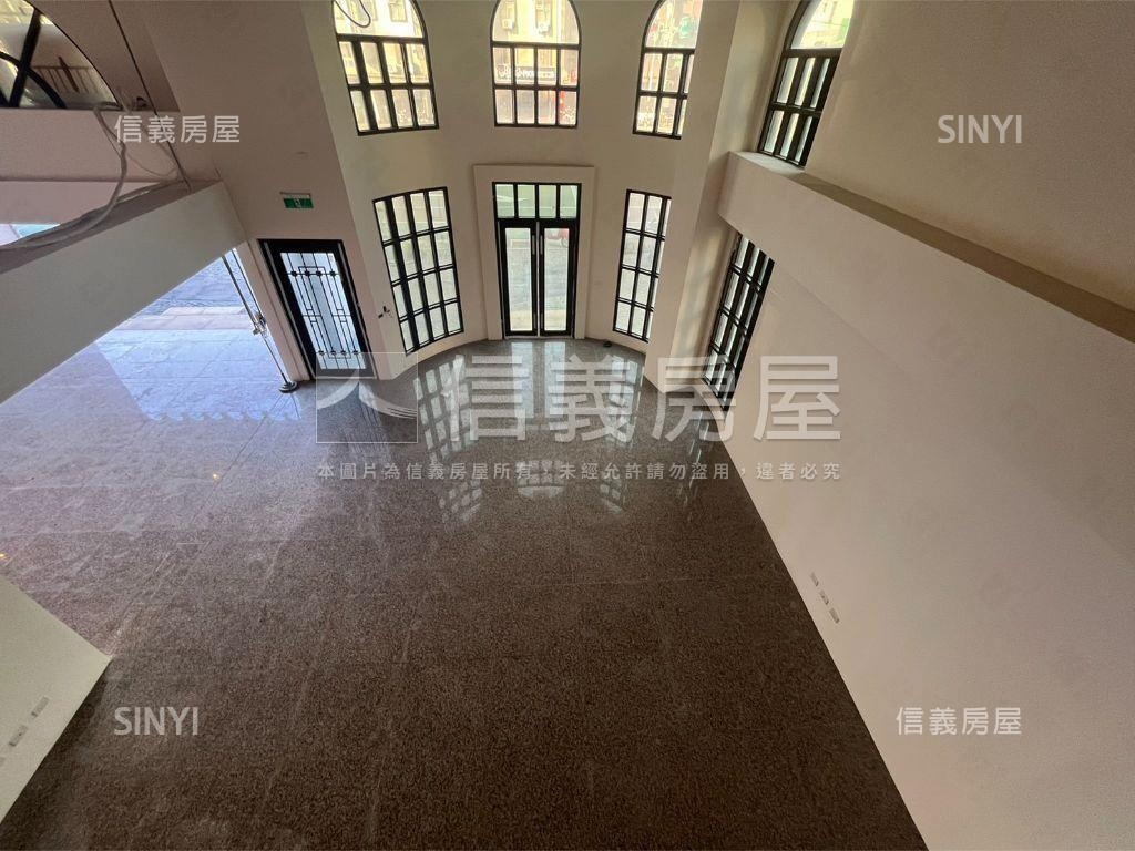 西班牙廣場三角窗店面房屋室內格局與周邊環境