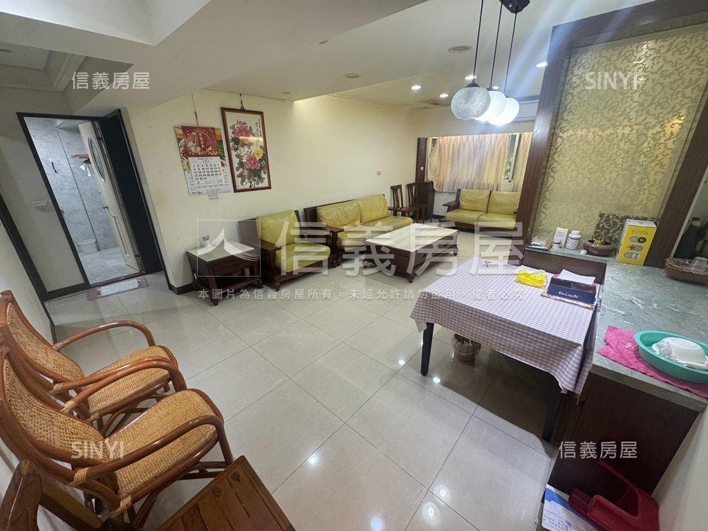 大坪林電梯三房車位房屋室內格局與周邊環境