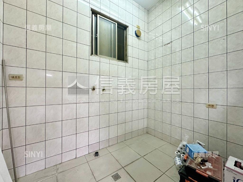 黃金中誠街招財店面房屋室內格局與周邊環境