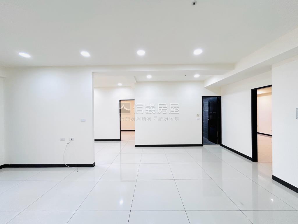 市府峰馥２＋１雙車位房屋室內格局與周邊環境