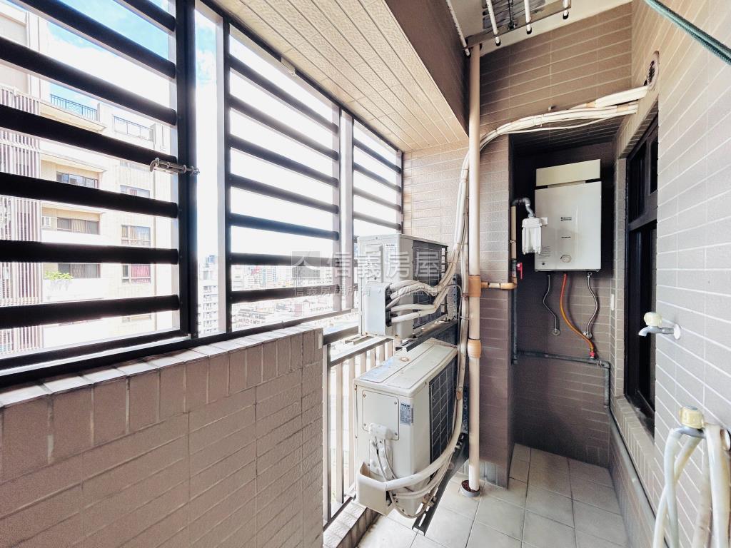 市府峰馥２＋１雙車位房屋室內格局與周邊環境