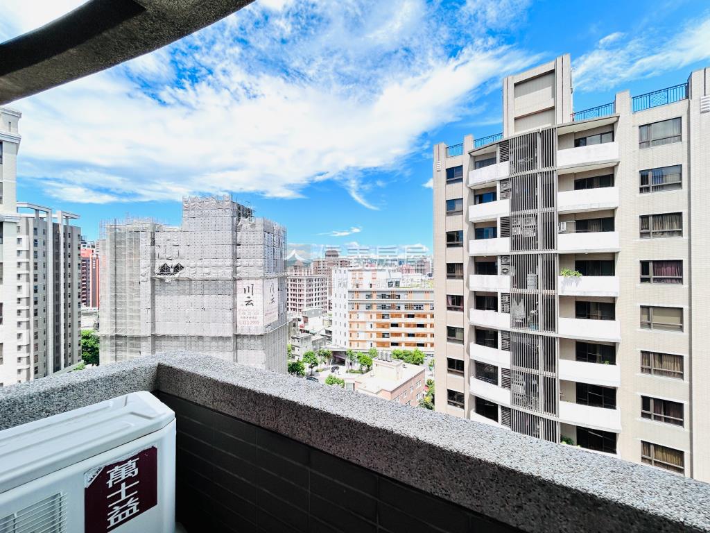 市府峰馥２＋１雙車位房屋室內格局與周邊環境