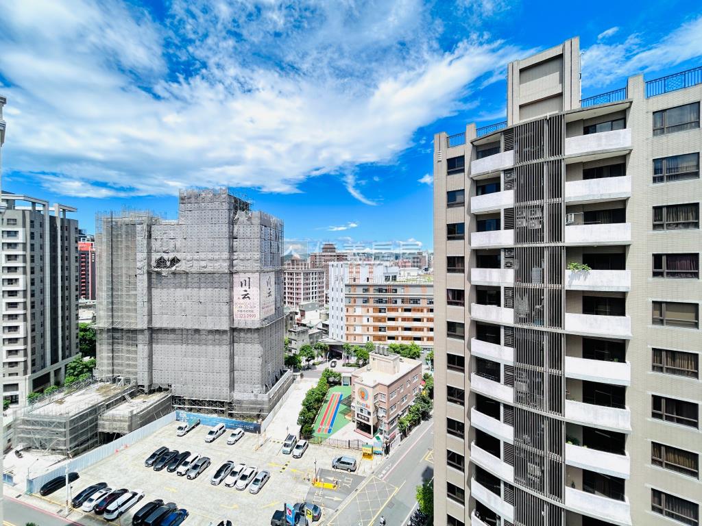 市府峰馥２＋１雙車位房屋室內格局與周邊環境
