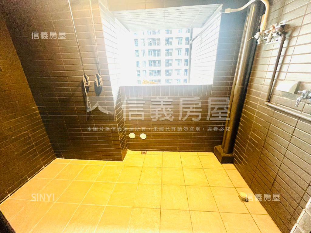 新婚首選自由綠洲三房車位房屋室內格局與周邊環境