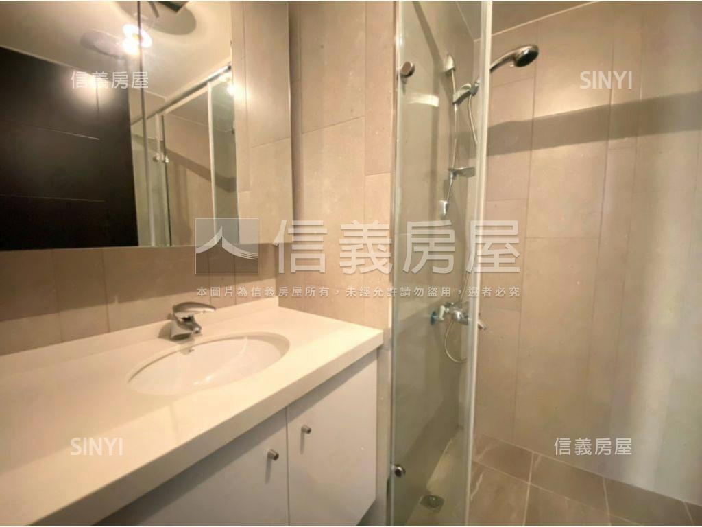 天空之邑三房雙車位房屋室內格局與周邊環境