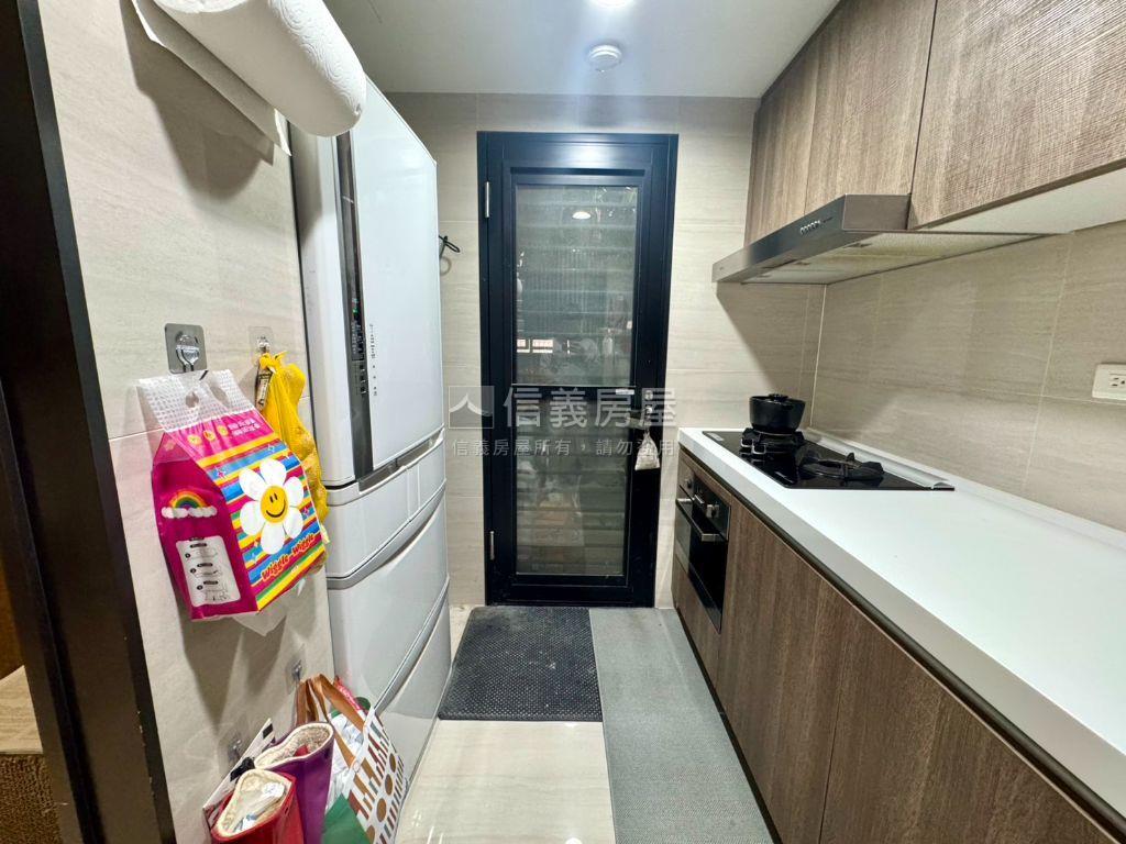 專任★珍稀邊間兩房坡平車房屋室內格局與周邊環境