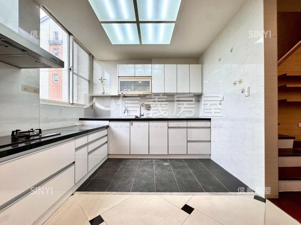 龍邦皇家美國區美透天房屋室內格局與周邊環境