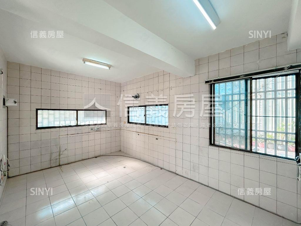 洲尾邊間三面採光透天房屋室內格局與周邊環境
