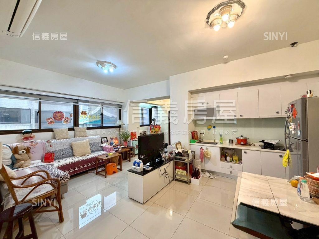 一層一戶電梯三房五樓雅筑房屋室內格局與周邊環境