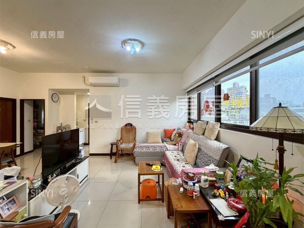 一層一戶電梯三房五樓雅筑房屋室內格局與周邊環境