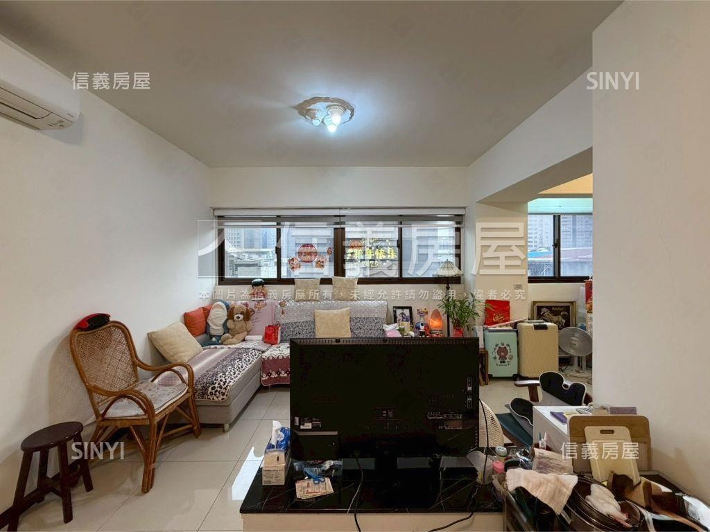 一層一戶電梯三房五樓雅筑房屋室內格局與周邊環境