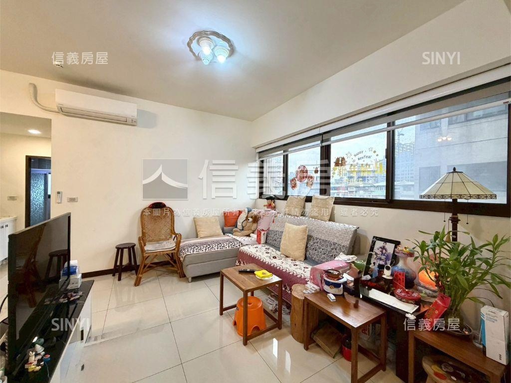 一層一戶電梯三房五樓雅筑房屋室內格局與周邊環境