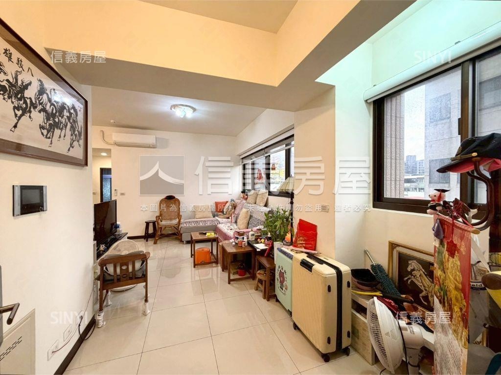 一層一戶電梯三房五樓雅筑房屋室內格局與周邊環境